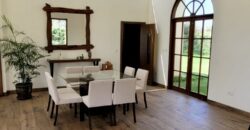 Venta de moderna casa estilo unico con lindos jardines en Los Ejidos en Piura